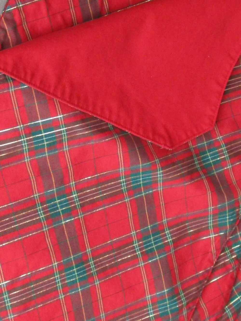 set of metallic threaded plaid placemats